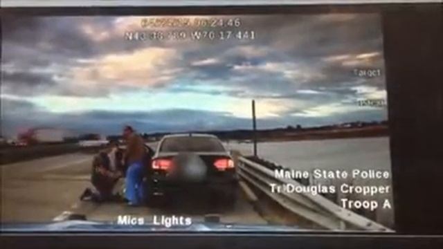 Heroic State Trooper And ER Nurse React Quickly To Revive A Dead Man смотреть онлайн