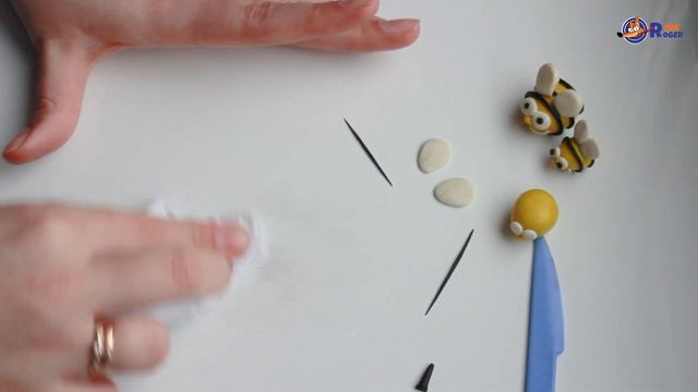 Лепим пчелу из пластилина. Видео уроки для детей. Fox Roger смотреть онлайн