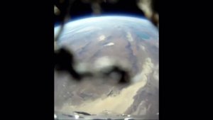 ЗАПУСК САМОДЕЛЬНОЙ РАКЕТЫ В СТРАТОСФЕРУ !!!ПЛОСКАЯ ЗЕМЛЯ !ВИД С ОБЫЧНОЙ КАМЕРЫ И С КАМЕРЫ РЫБИЙ ГЛА