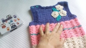 Жилет для девочки на один год.