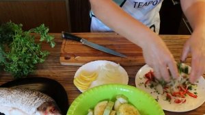 Язь фаршированный овощами! Рыба запеченая в духовке.