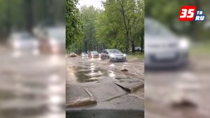 Череповец накрыло мощным ливнем