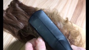 Как выпрямить волосы для куклы утюжком