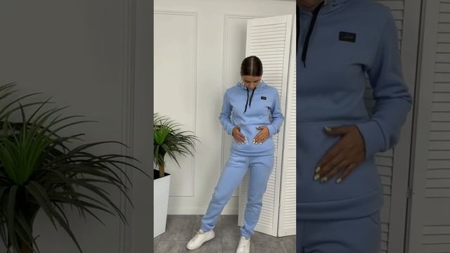Женский теплый спортивный костюм на флисе с капюшоном. смотреть онлайн