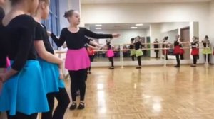 Эксерсис у станка каблучное упр в народном характере