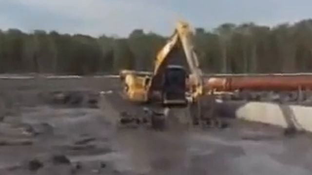 Плавающий экскаватор AmphiMaster на базе Катерпиллер (Caterpillar)
