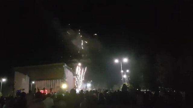 Завершение праздника и Салют в честь 30 ти летия п. Талинка. 1 сентября 2018 года. смотреть онлайн