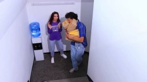 Богатая Популярная Студентка vs Бедная Ботанша! Как стать Популярной?