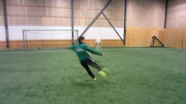 New Cristiano Ronaldo Twins ★ Ronaldinho/Messi/Neymar Skills смотреть онлайн