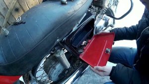 MotoVlog #4 / Замена замка бардачков (вскрытие без ключа)/Иж планета 5