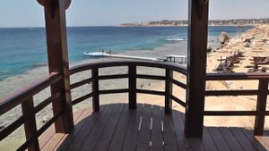 Дорога на пляж через отель Dessole Nesco Waves/ Egypt