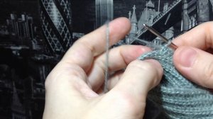 Красивые перчатки крючком из двух половин