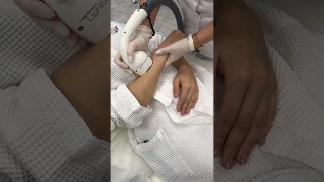 Процедура лазерной эпиляции в клинике "Посольство Красоты" смотреть онлайн