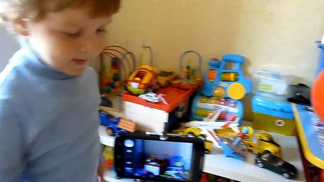 Маленький опеатор и детская игровая зона смотреть онлайн