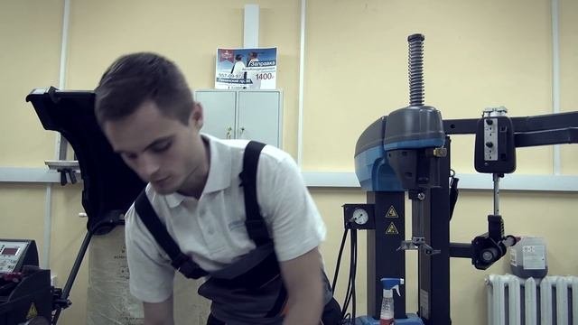 Ремонт прокола шины с помощью установки жгута
