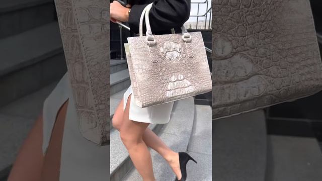 Женская сумка из крокодиловой кожи смотреть онлайн