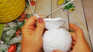 Снеговик крючком.Очень простая новогодняя игрушка крючком .