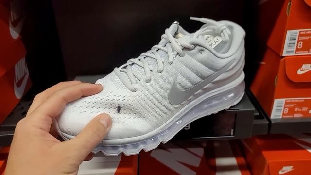 Almost Walked Right Past The Heat Wall @ Nike Outlet Camarllo... Doh! смотреть онлайн