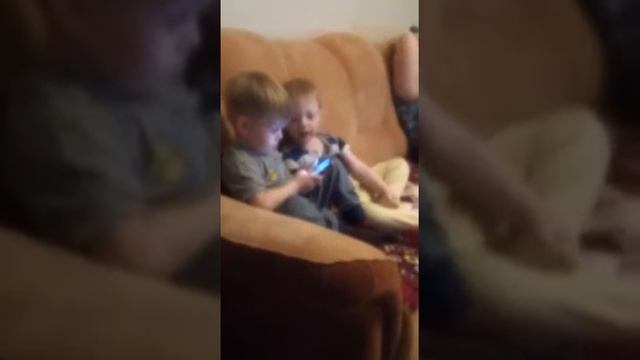 Реакция на звук камеры телефона.. смотреть онлайн