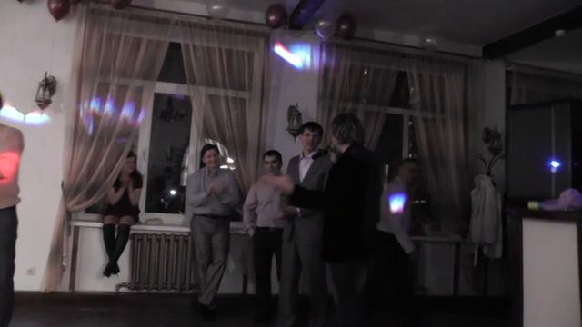 Шоумен Валерий Калёнов поёт на празднике в честь своего друга!!!! смотреть онлайн