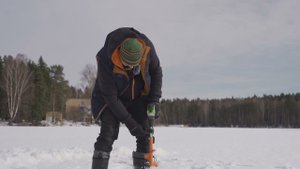 Бурение лунок во льду аккумуляторными дрелями-шуруповёртами Greenworks 24V: GD24DD90 и GD24DD140