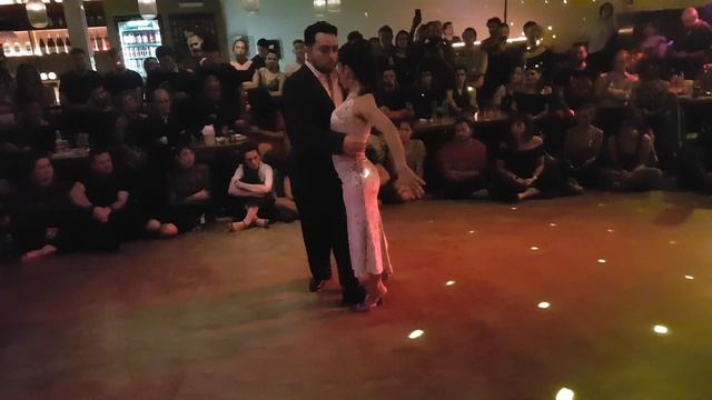 Tango performance, Clarisa Aragón, Jonathan Saavedra, Muy Martes milonga, Buenos Aires смотреть онлайн