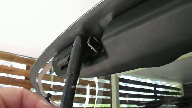Replacing gas struts on rear glass window Hyundai Tucson. смотреть онлайн