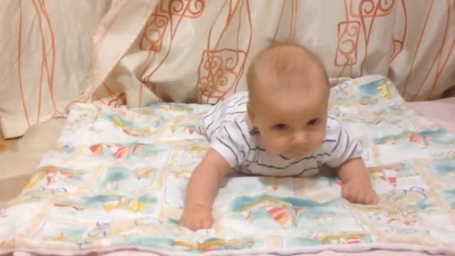 Развитие ребёнка в 4 месяца