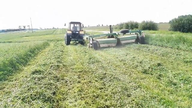 Заготовка кормов 2018. Второй укос трав красного клевера, будем крутить сенаж смотреть онлайн