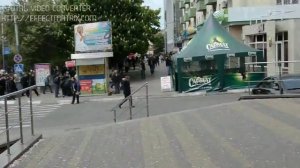 В Мариуполе украинские солдаты расстреливают людей. 09.05.2014.mp4