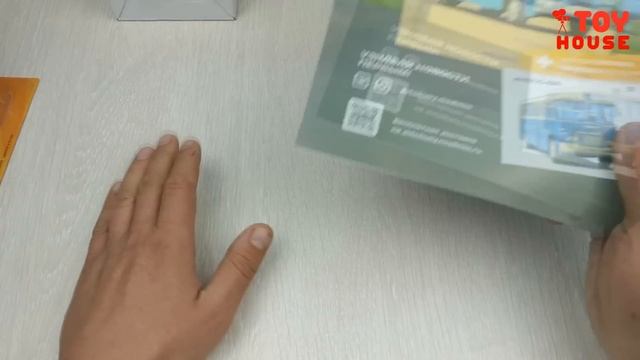 Модель автобуса ЛАЗ 4202 и подарок! Наши Автобусы Модимио №12 распаковка и обзор. Про машинки. смотреть онлайн