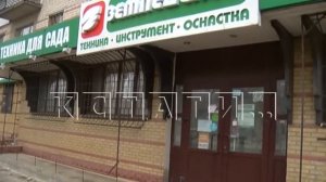 Ребенка выбросили из окна поджидавшей внизу женщине, потом выпрыгнула мать и все вместе сбежали
