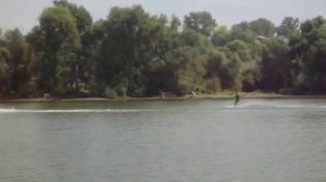 катание на лыжах водных лыжах  дельфин
