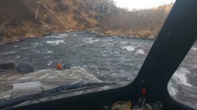 Преодоление горных рек и их порогов на вездеходе Хищник смотреть онлайн