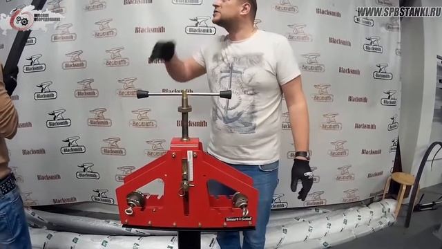 Гибка профиля 50х50 мм на ручном профилегибе, трубогибе