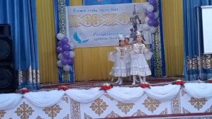 Красивый казахский танец??Танцуют девочки 4А класса осш27"Мәртөбе"