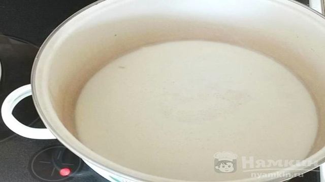 Каша рисовая на молоке с яблоками