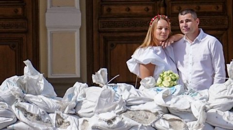 Украинцы заключают браки с инвалидами и многодетными, чтобы сбежать из страны