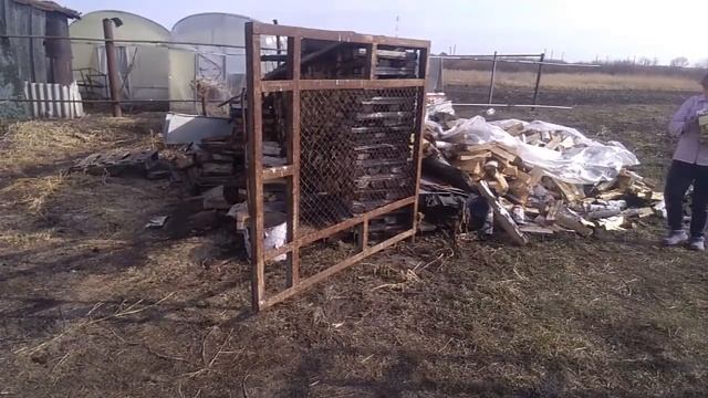 Сложила в поленницу дрова / живу в деревне смотреть онлайн