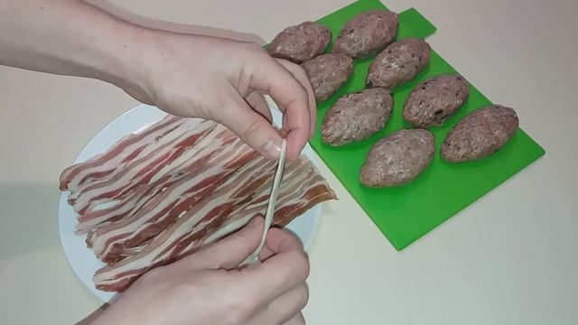 КОТЛЕТЫ /Всего 400 г фарша и море наслаждения / Котлеты в беконе- Сочные и Нежные / Котлети в бекон