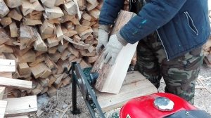 Колка дров с помощью мотоблока Печенег.