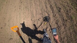 Сигналы на мусоре! Поиск с Minelab Equinox 600. Фрагмент копа