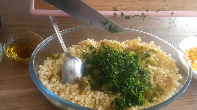 KUSKUS SALATASI | pratik olduğu kadar lezzetli, yapıldığı gibi biten salata tarifi смотреть онлайн