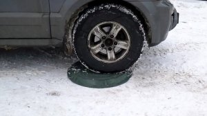 Проверяем на прочность канализационный люк