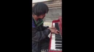 Бомж пианист взорвал интернет!