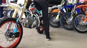 Как научится ездить на заднем колесе на питбайке?