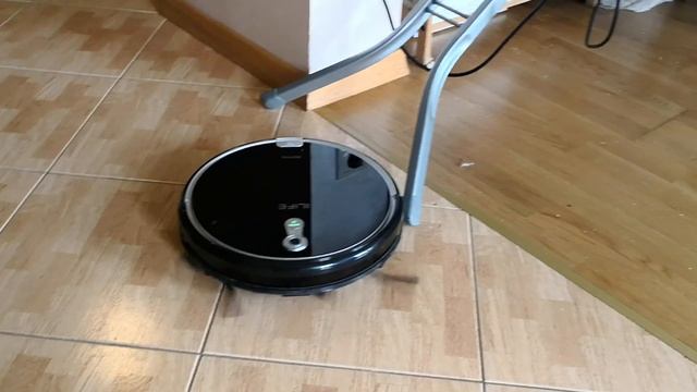 Демонстрация работы робопылесоса ILIFE A8 - Gagadget