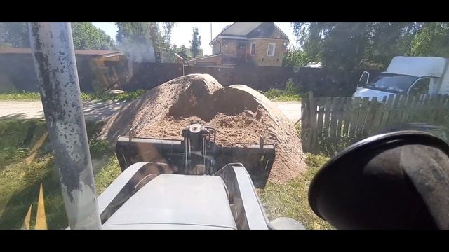 Разработка котлована под дом. Копаем картошку экскаватором погрузчиком)