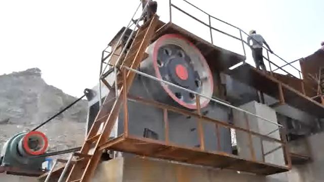 щековая дробилка в работе