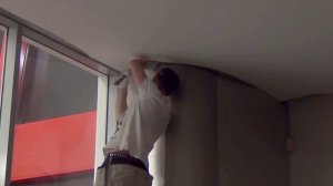 Как установить большой натяжной потолок